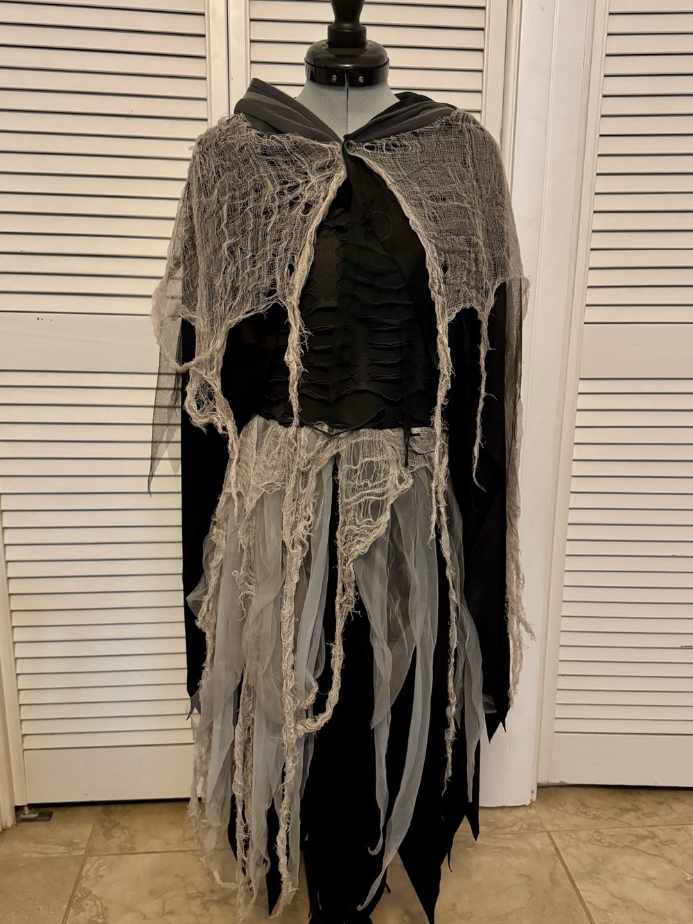 Kids Grey Ghostly Hooded Costume - Spooktacular